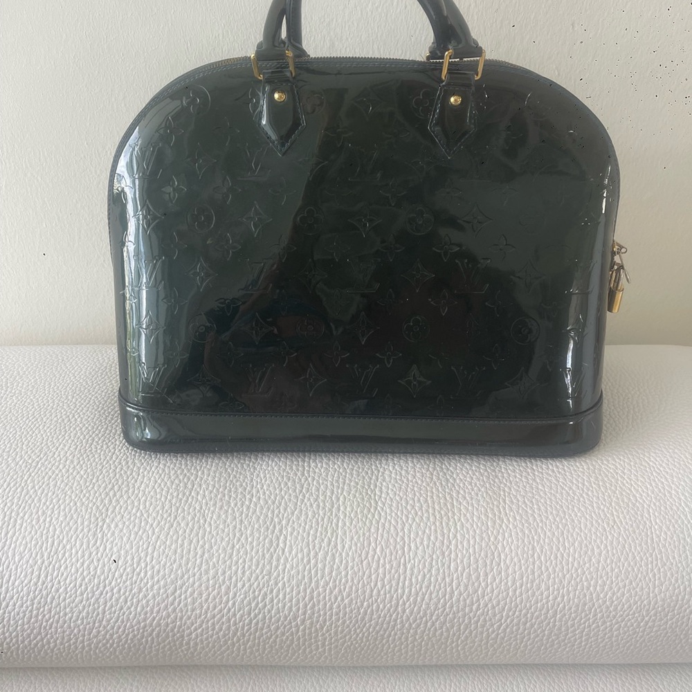 Louis Vuitton Alma GM Vernis Patent Leather Bag With Lock & Keys Full Set - Picture 4 of 15